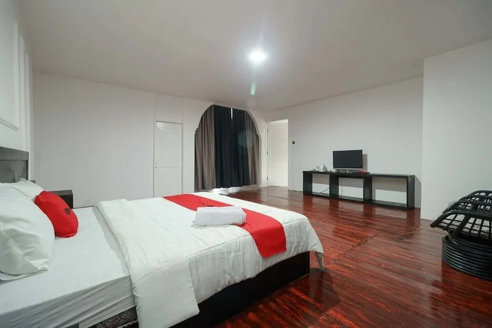 RedDoorz Syariah near Suzuya Mall Banda Aceh 2