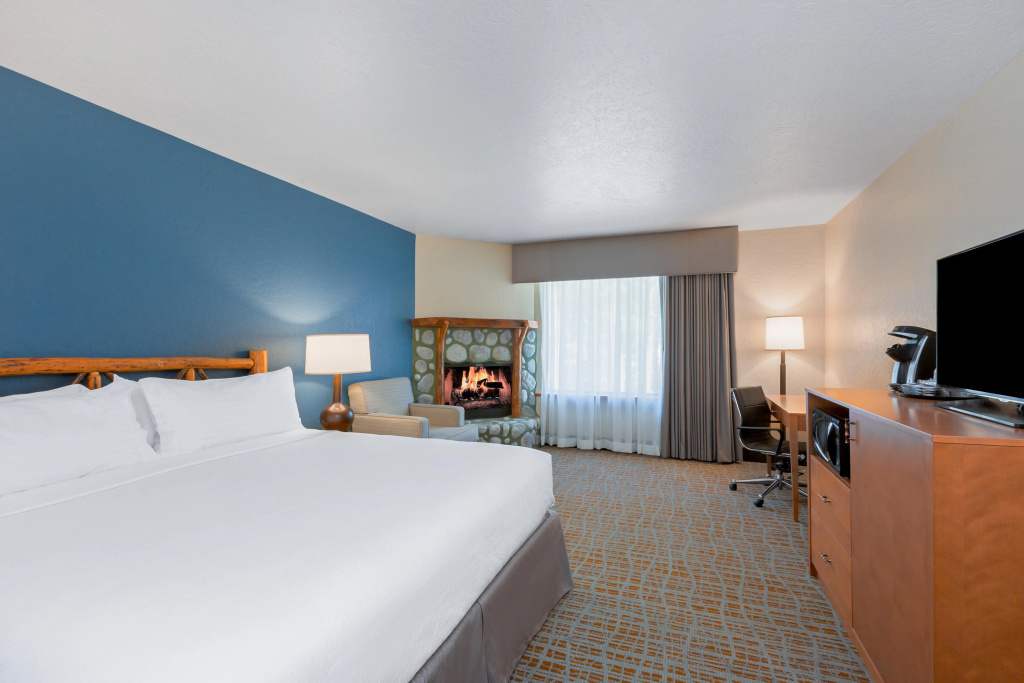 Holiday Inn Resort The Lodge at Big Bear Lake by IHG