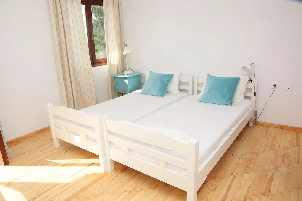 Romaric Mt. Garden House, Siviri
