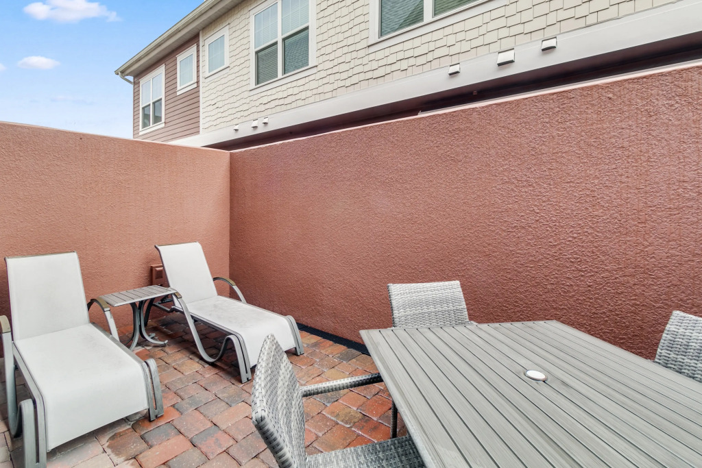 4 Bedrooms 45 Bathrooms Summerville 7588 Sd