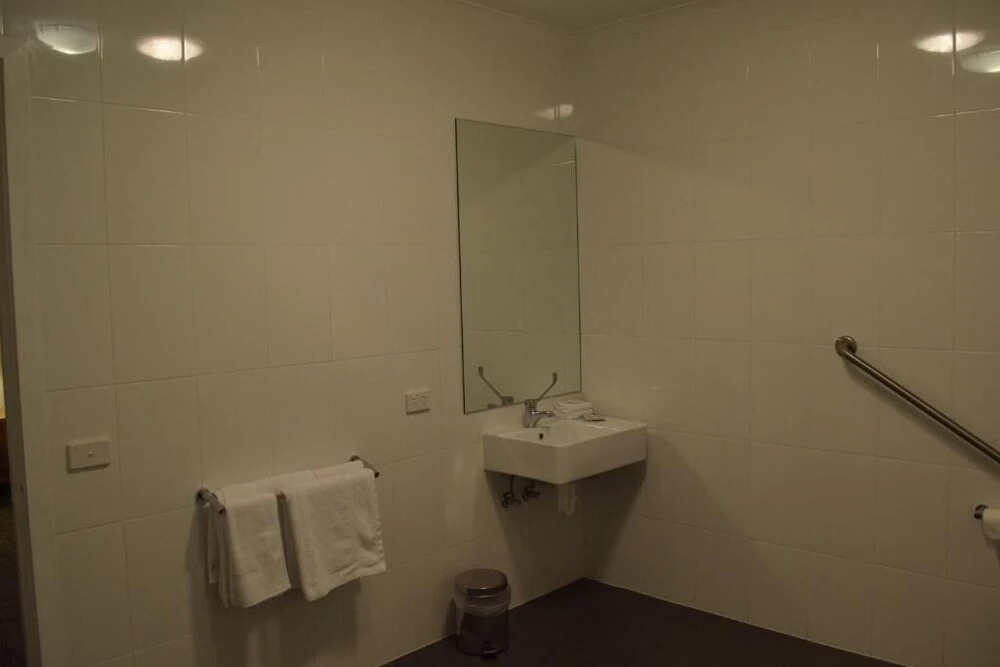 CROWN CBD Hotel - Oil Friendly Price
