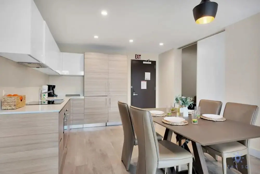 Modern Resort Terrace- Up To 6 Near Beach, Hollywood
