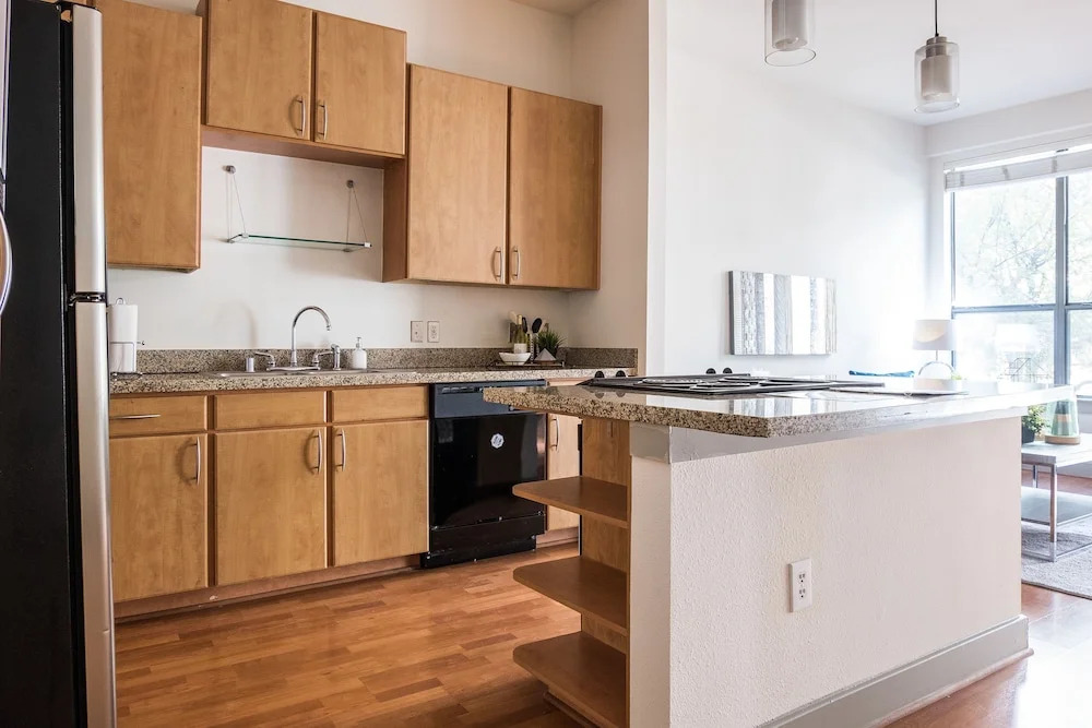 1 BR Apt near Dining Shopping Nightlife by Frontdesk