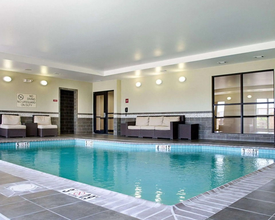 Comfort Suites