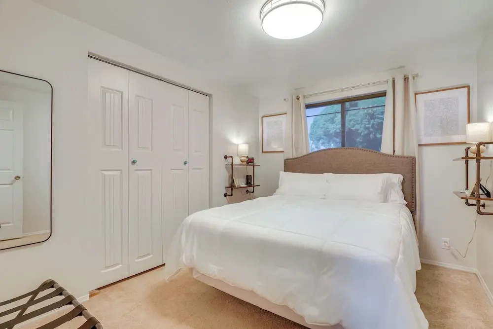 1 Mi to Main Street Vernal: Updated Home w/ Yard!