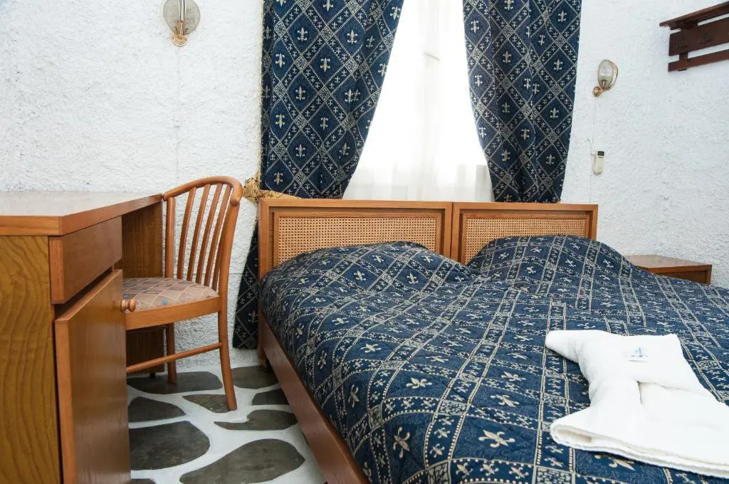 Manousos Rooms