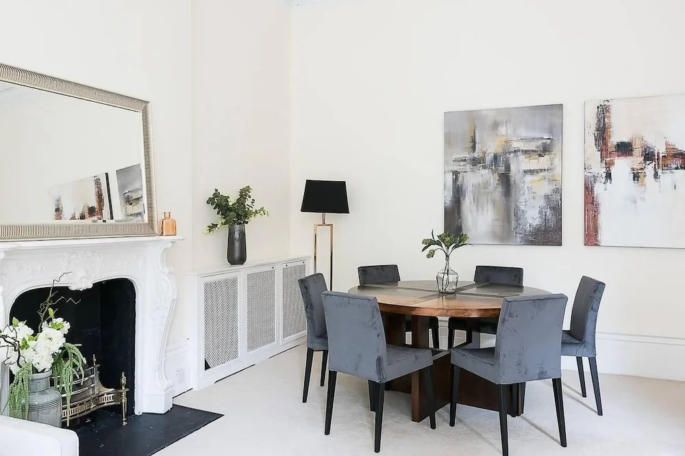 Huge, Regal 2BR Apartment Right next to Harrods!