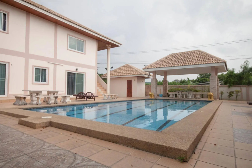 Narnia Resort Pattaya 2