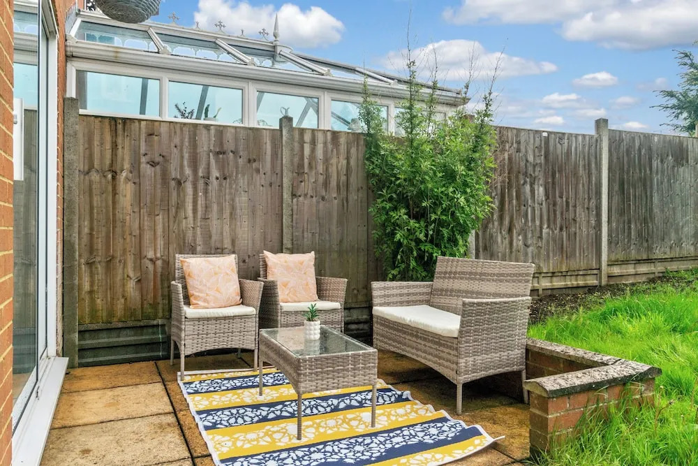 House - Sleeps 7 - Garden - Parking