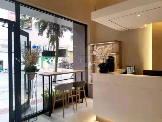 Homeinn · neo (Zhaoqing Seven Star Cave Paifang Xinghu International Plaza)
