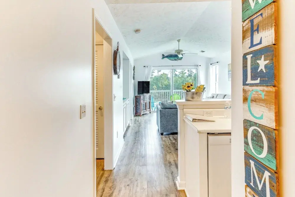 Myrtle Beach Waterfront Condo: 5 Mi to Boardwalk!