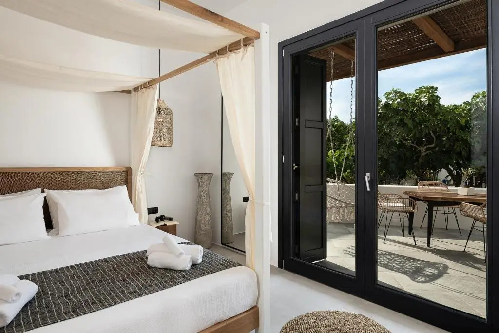 Athina Milos Suites