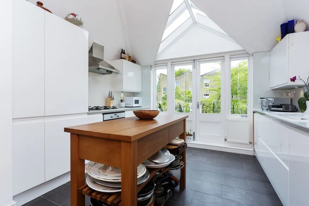 Veeve - At Home in Haggerston