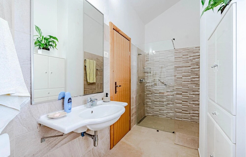 Stunning Apartment in Lumbarda With 2 Bedrooms and Wifi