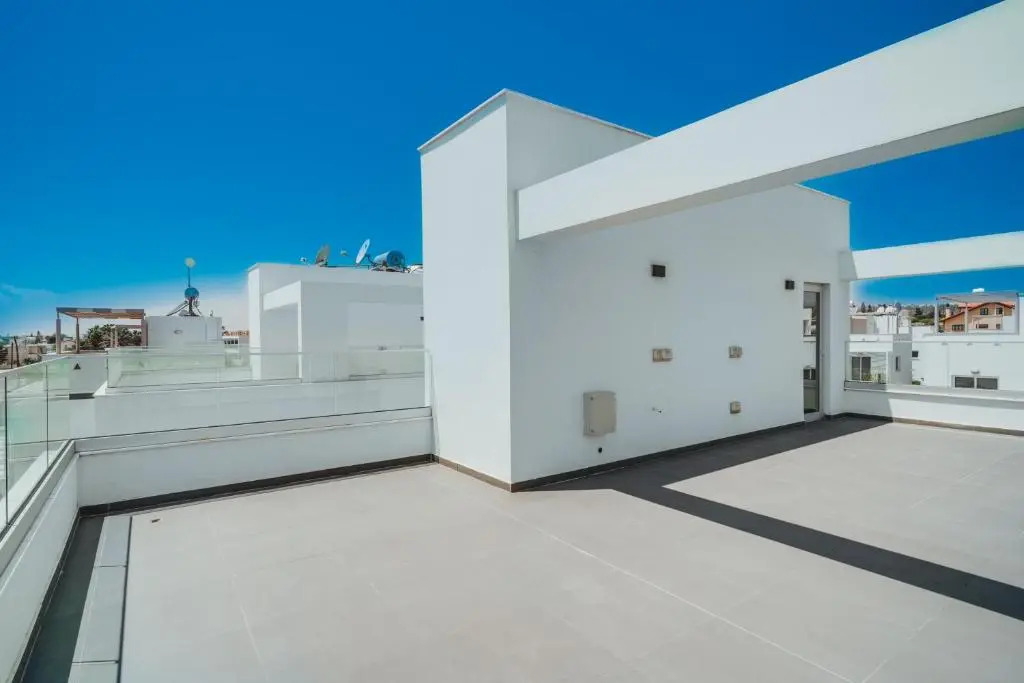 Stay in Style in Modern 3 Bedroom Villas Near Nissi Beach & Square