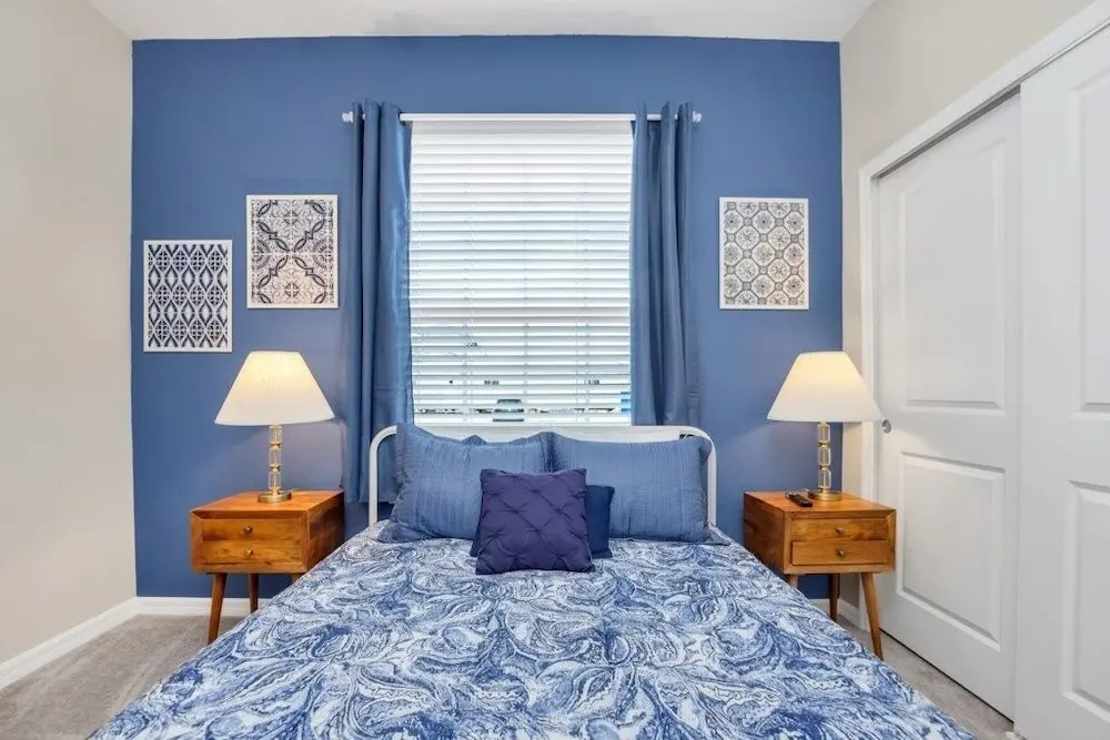 5 Bed Townhome! 5 Bedroom Townhouse by Redawning