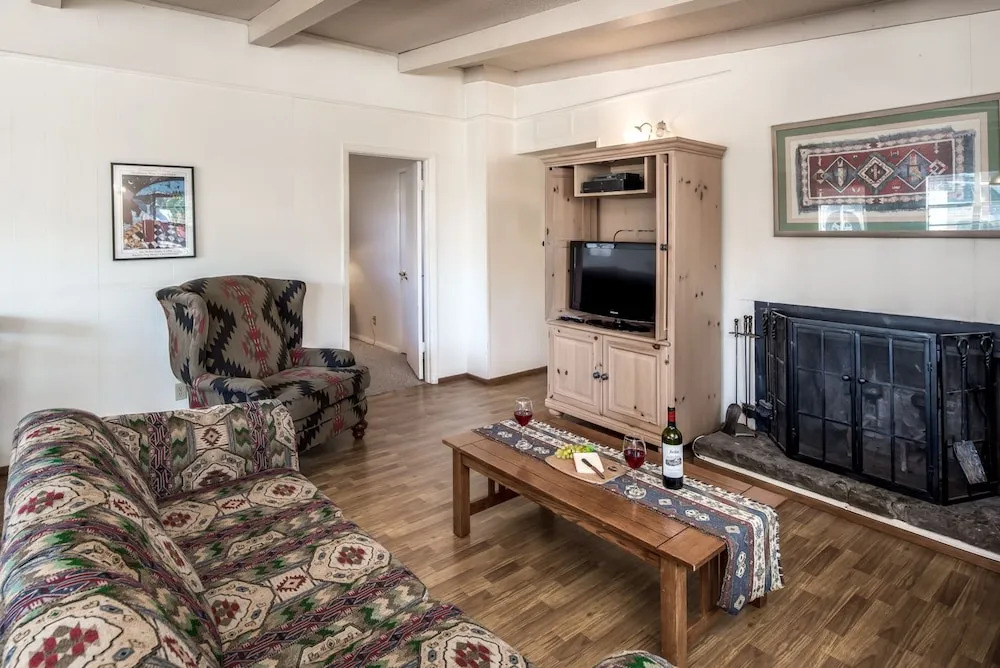 101 Sierra Mountain Cabin - Three Bedroom Cabin