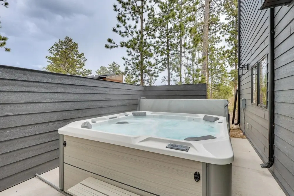 Luxurious Lead Vacation Rental w/ Private Hot Tub!