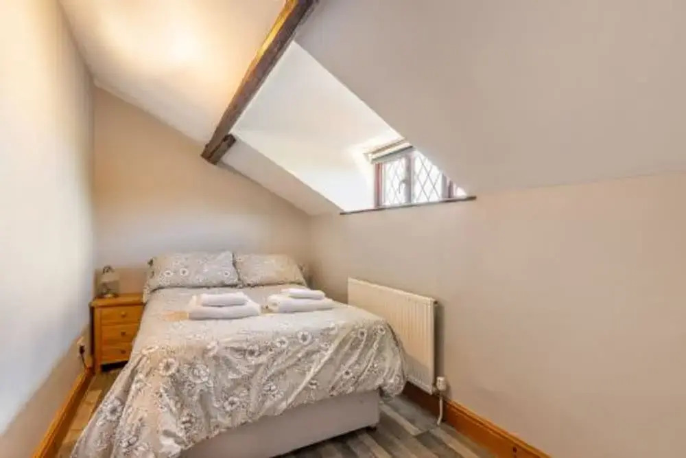 Host Stay Honeysuckle Cottage