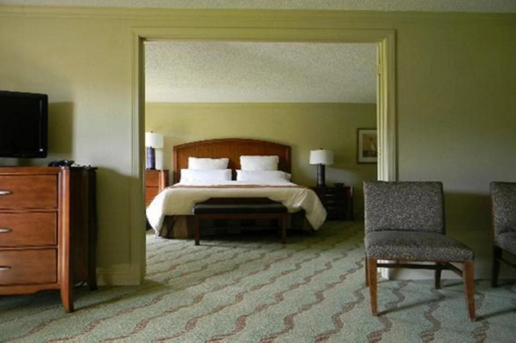 Cape Cod Irish Village - The Emerald Resort