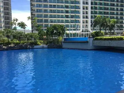 Cozy 1BR w/ Balcony at AZURE