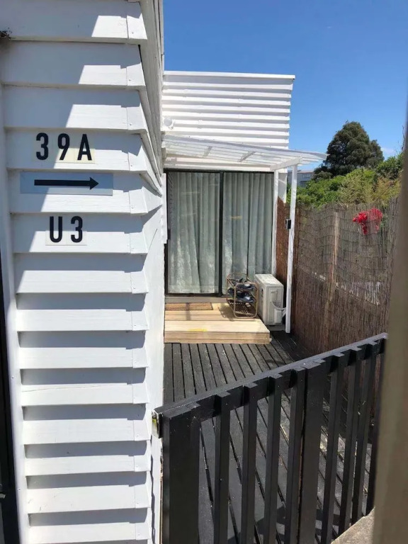 Takapuna Central Spacious & New Home 3