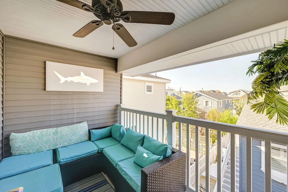 Family Home w/ 5 Decks! Fantasy Island Down Street