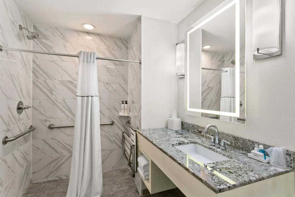 Sonesta Hotel Baltimore Inner Harbor