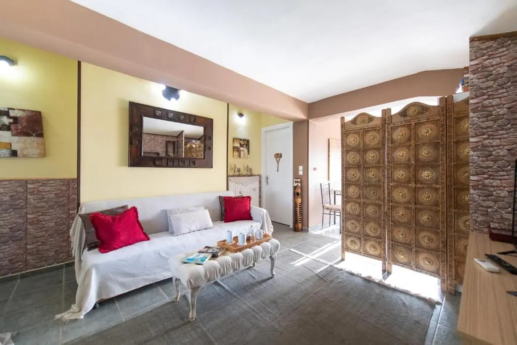 House Nefeli