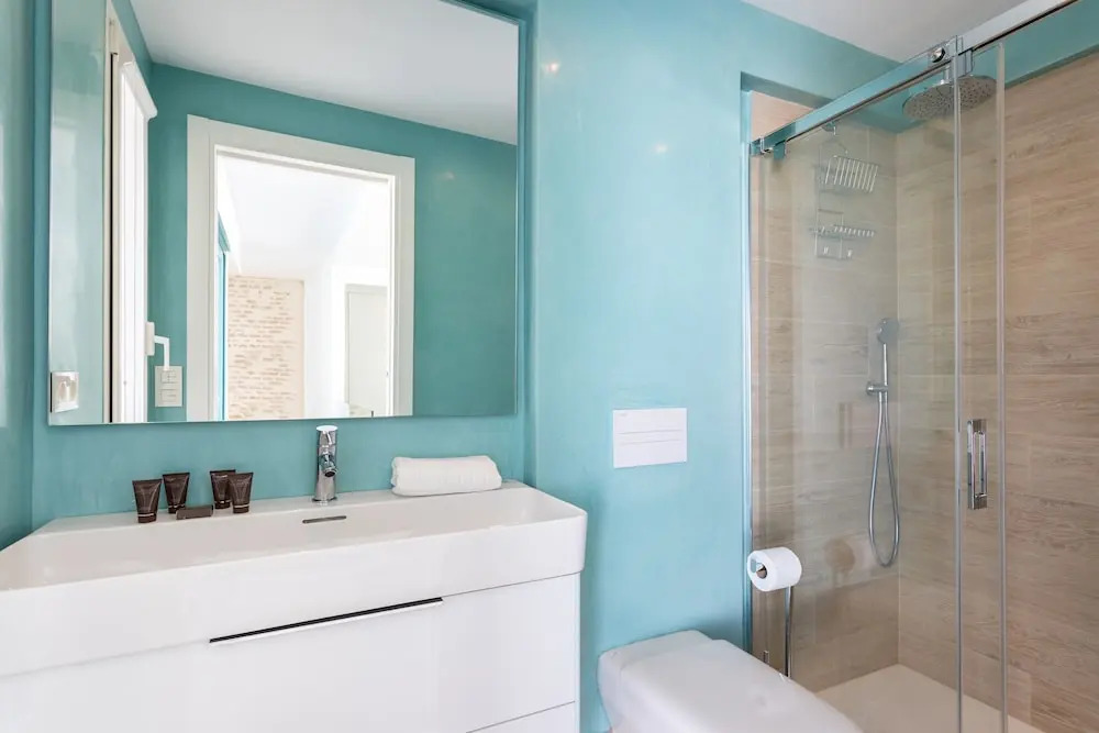 Bright House With 6 Bedrooms & 7 Bathrooms & 2 Terraces. General Castaños