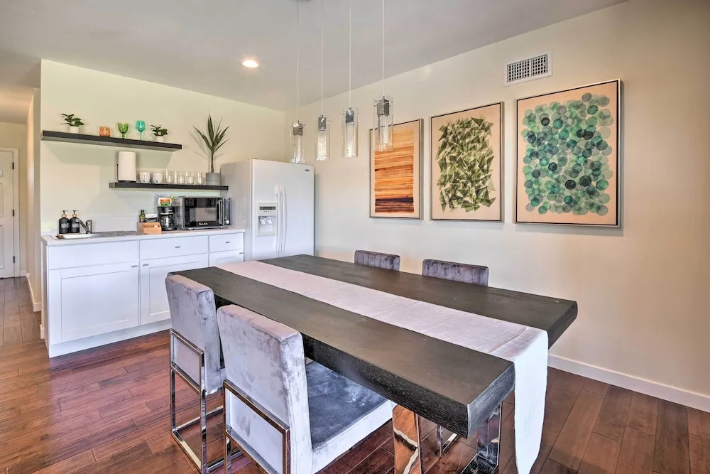 Los Angeles Suite w/ Covered Patio Area!