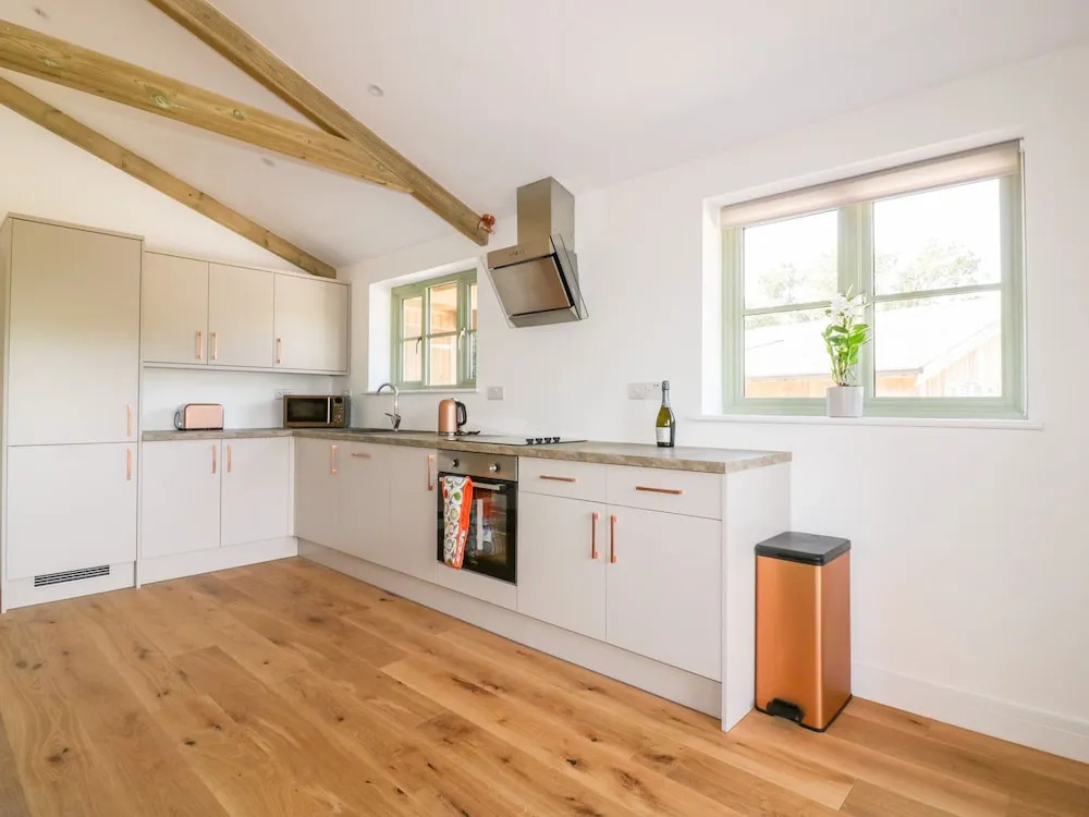 2 Merlin Lodge