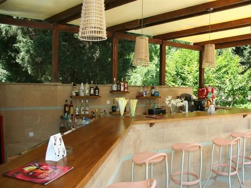 Oasis Park Hotel