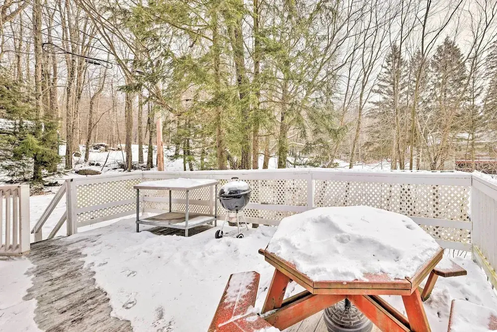 Private Lake Access & Canoes: Pennsylvania Cottage