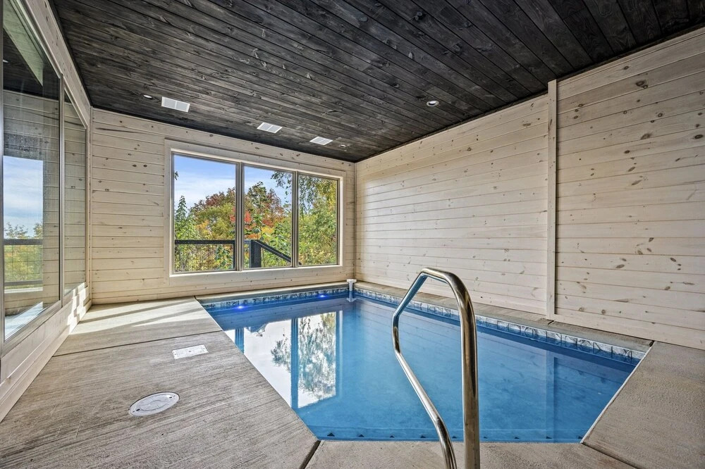 Ski Mountain Swim 3 Bedroom Home by Redawning