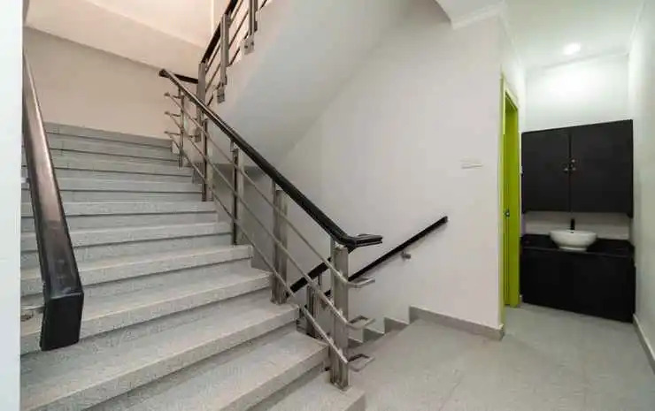 Urbanview Hotel Bizhome Artha Gading Boulevard by RedDoorz