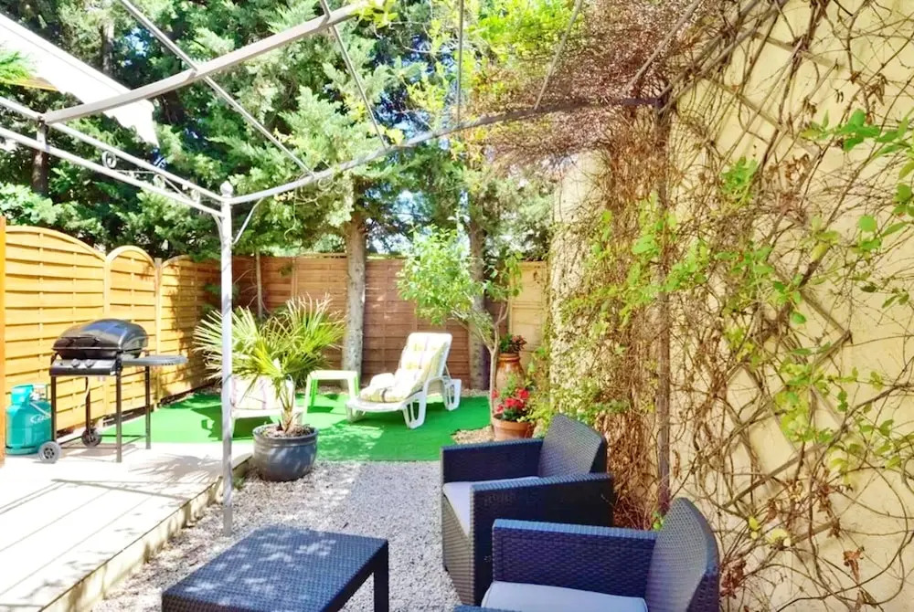 Apartment With one Bedroom in Fréjus, With Enclosed Garden and Wifi