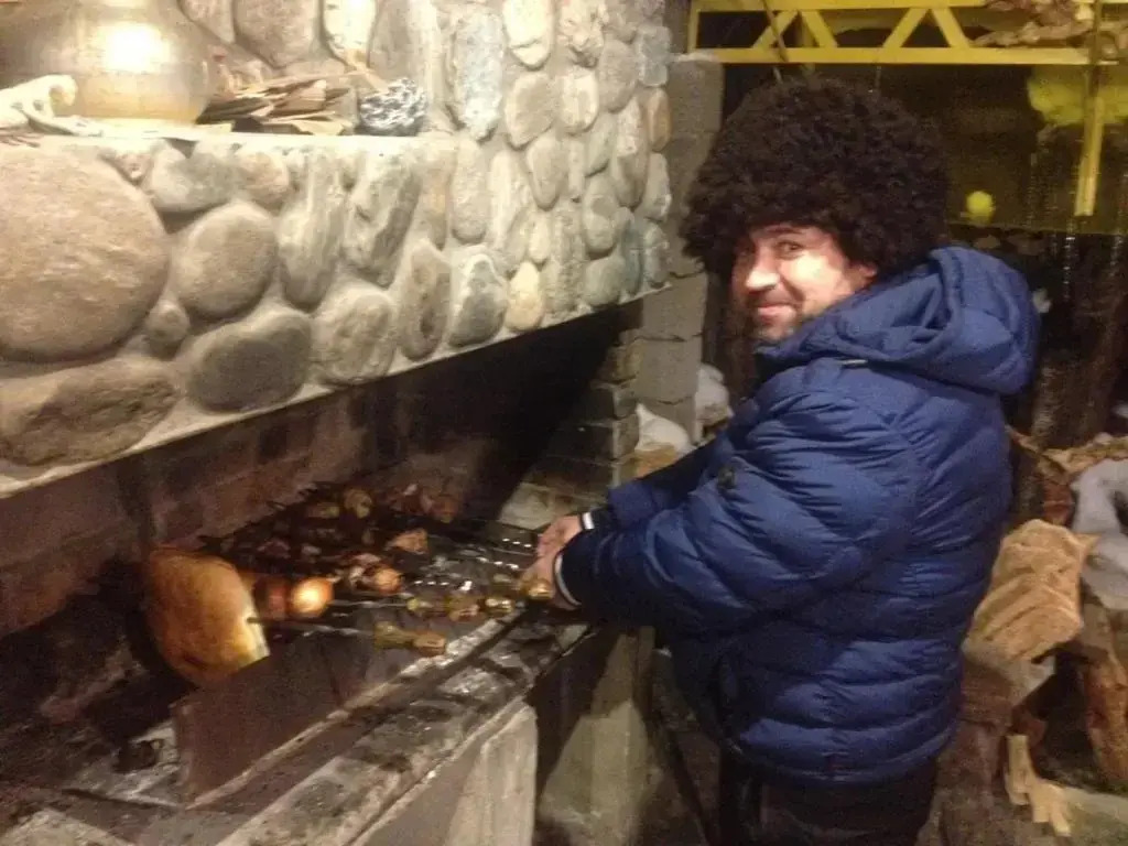 Дом у горной реки