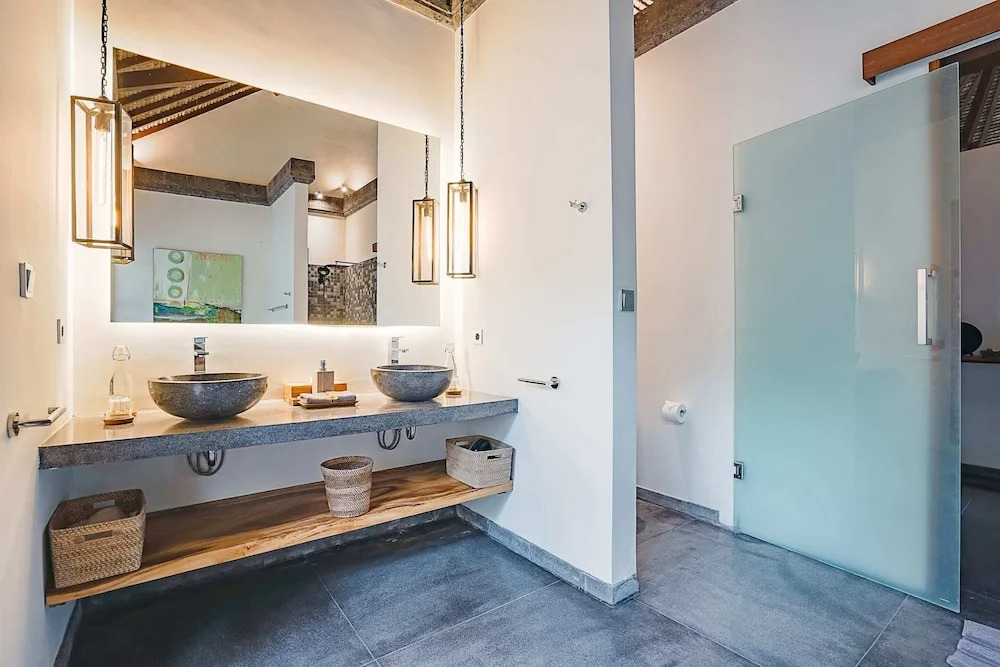 Villa Themma Jungle - Sumptuous 3BR Luxury Villa with Majestic Jungle View North of Ubud
