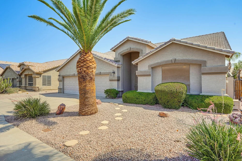 Relax Poolside in Mesa: Family Home 12 Mi to Dtwn