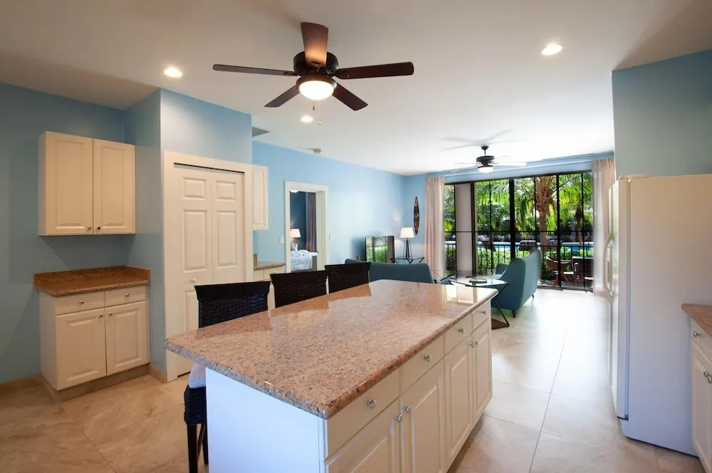 Nicely decorated ground-floor unit in front of pool at Pacifico in Coco