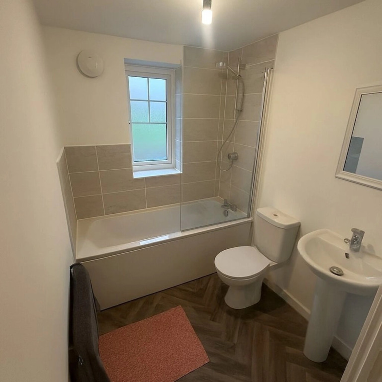 Modern Flat near Anfield & Free Parking