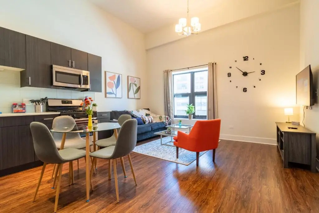McCormick Place 420 friendly 3br-2ba in Downtown Chicago with optional parking for 8 guests