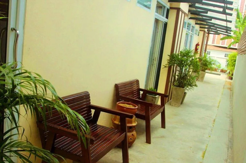 Charoenpong Apartment