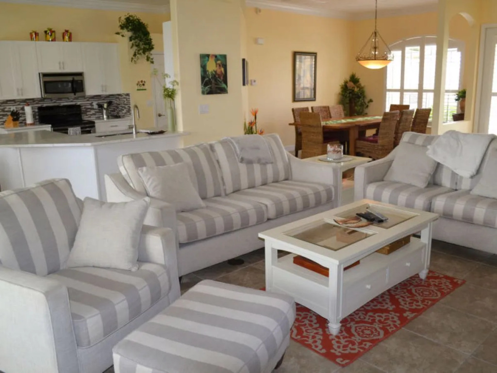 Sunny Villa