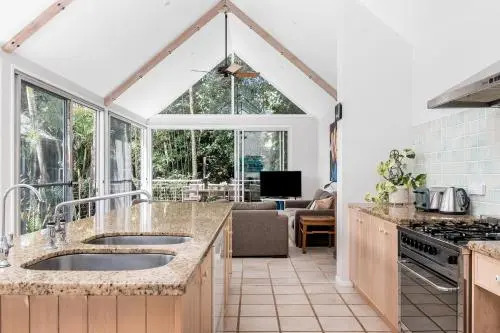 Byron Bay Accom 12 Childe Street, Byron Bay - Absolute Belongil Summerhouse