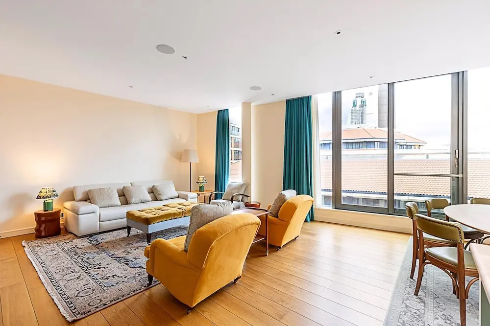 Luxury Penthouse Overlooking the Thames