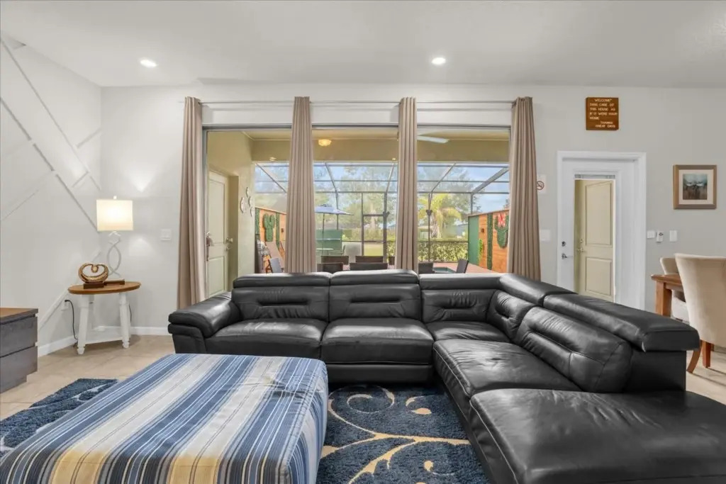 5 Bedrooms 4 Bathrooms Solterra 4618 Td