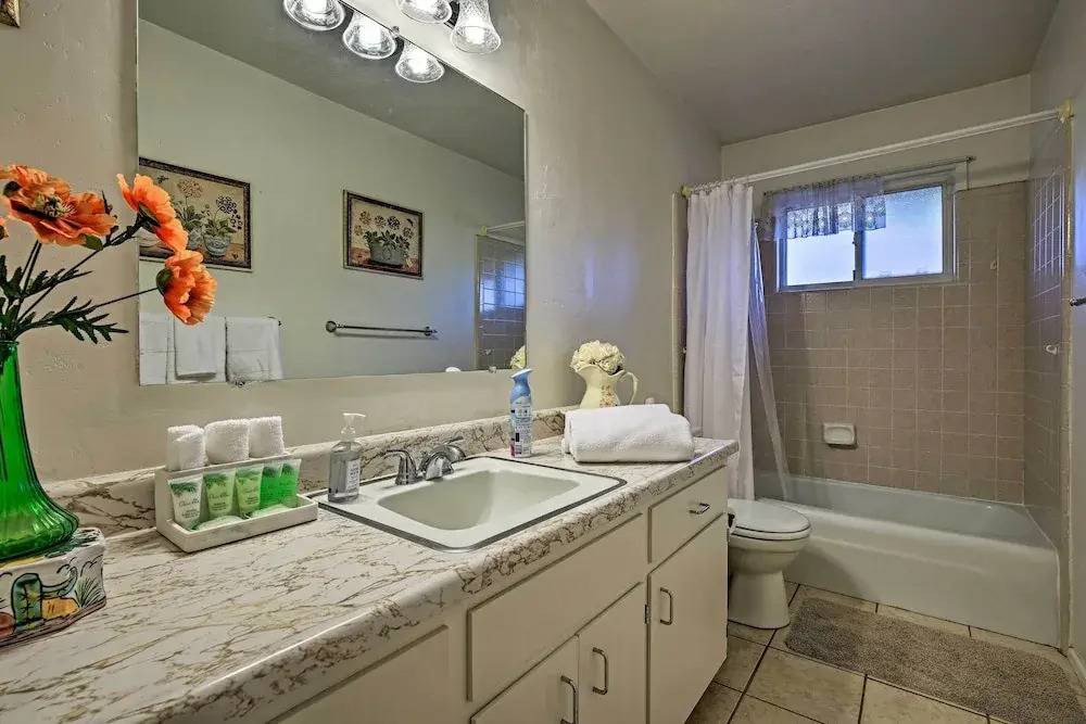 Charming Home, 8 Mi to Joshua Tree Natl Park
