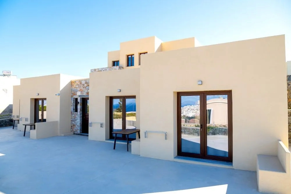 DIPOLIS luxury apartments Syros